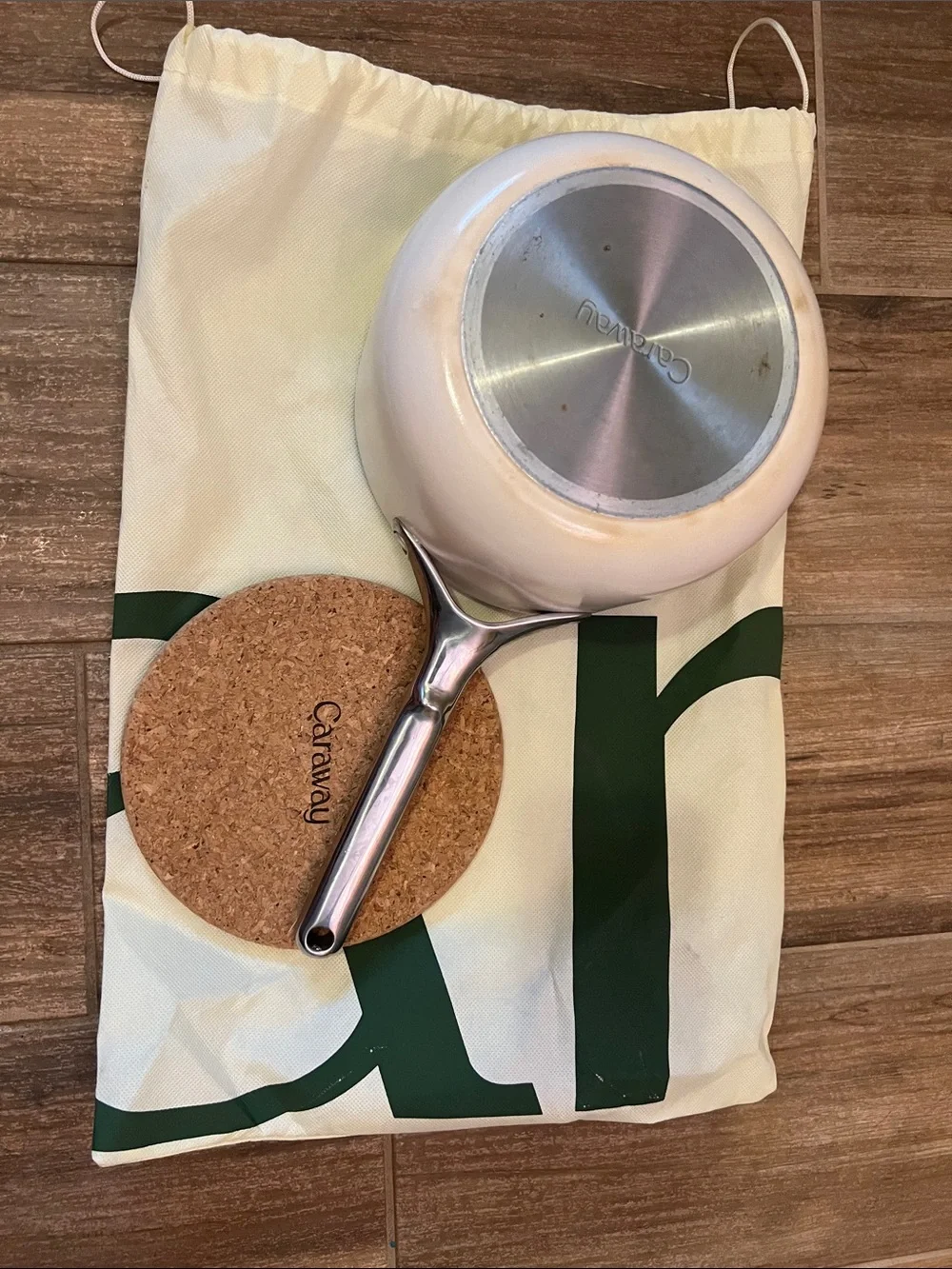 Excellent condition Caraway saucepan no lid w bonus trivet z9